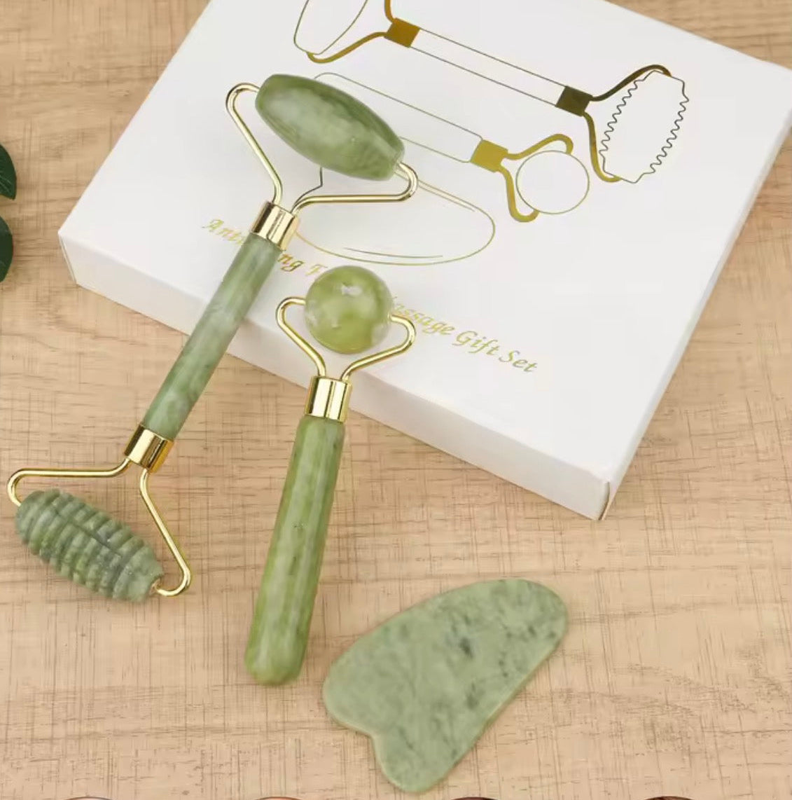 Set massaggio viso 3 in 1: roller e gua sha in pietra verde